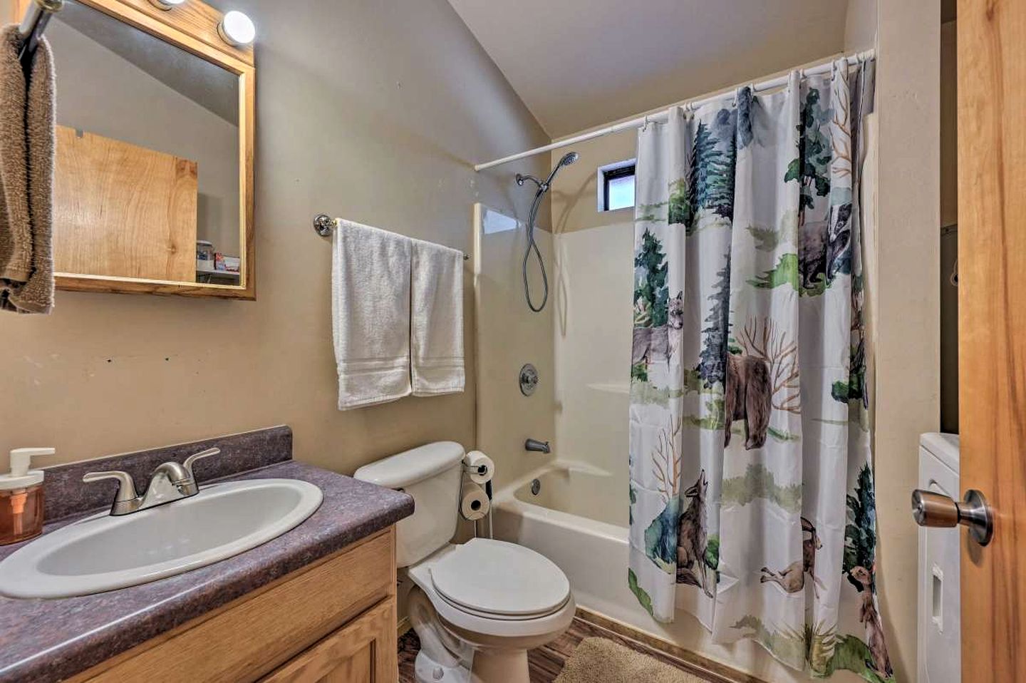 Beautiful Cabin with Hot Tub and BBQ for a Relaxing Retreat in Nature in Heber-Overgaard, Arizona