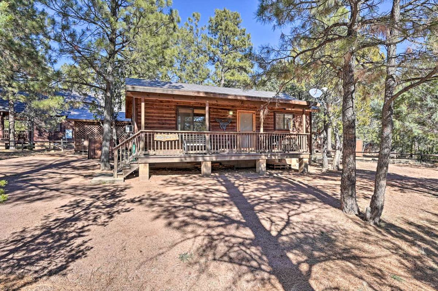 Beautiful Cabin with Hot Tub and BBQ for a Relaxing Retreat in Nature in Heber-Overgaard, Arizona