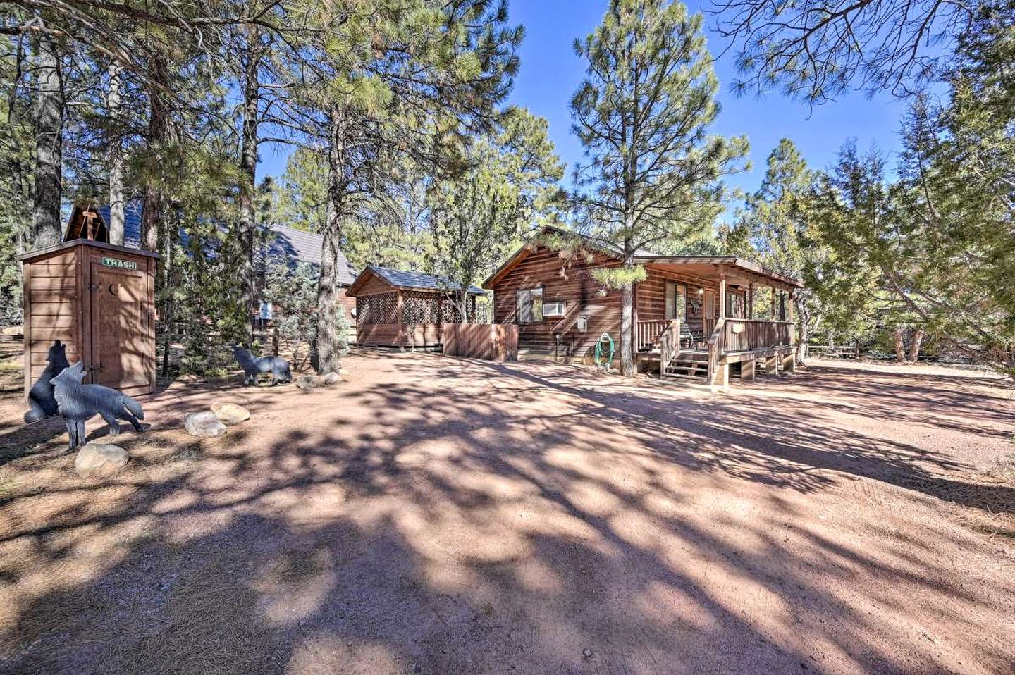 Beautiful Cabin with Hot Tub and BBQ for a Relaxing Retreat in Nature in Heber-Overgaard, Arizona