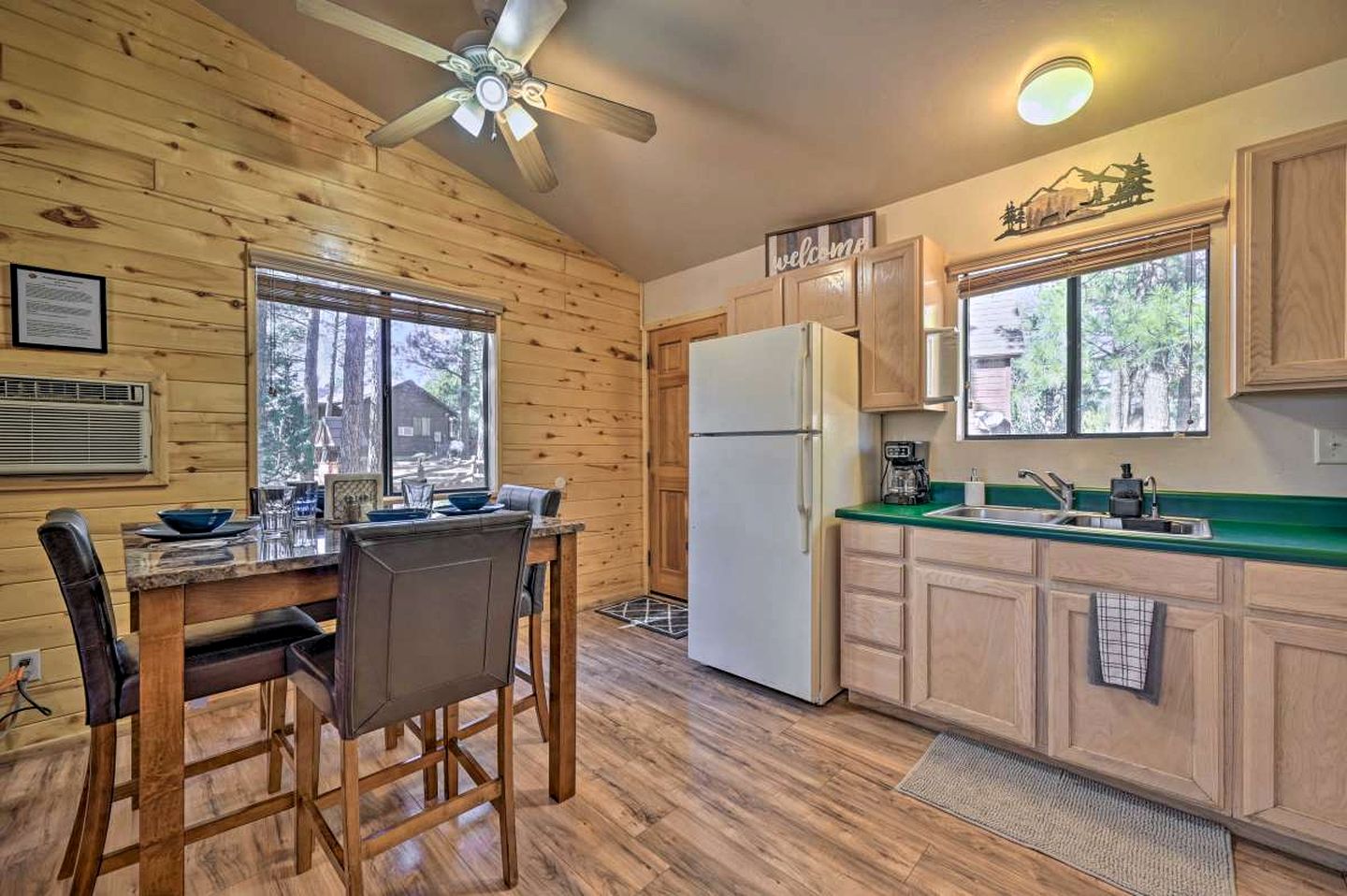 Beautiful Cabin with Hot Tub and BBQ for a Relaxing Retreat in Nature in Heber-Overgaard, Arizona