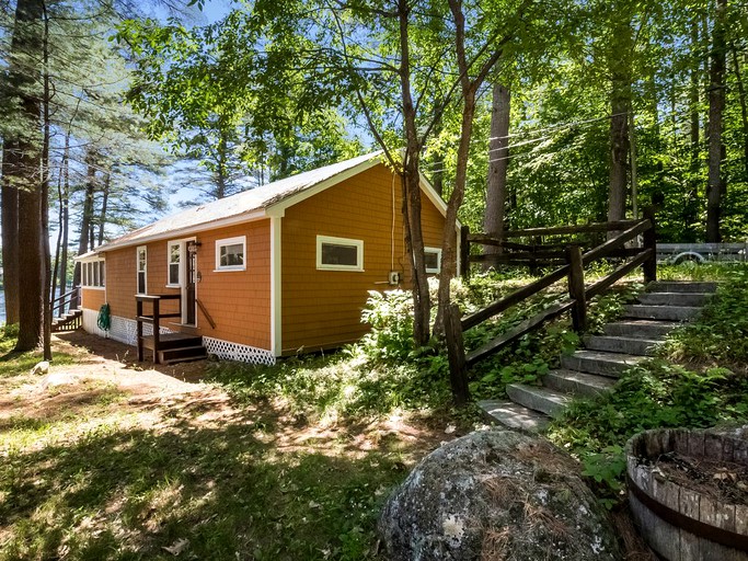 Cabins (Wolfeboro, New Hampshire, United States)