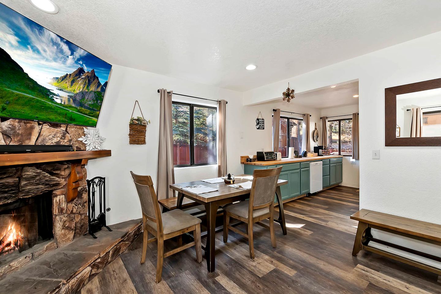 Mountain Bliss: Pet-Friendly Cabin Summit with Hot Tub in Big Bear Lake