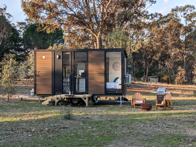 Vineyard Tiny Glamping in Victoria near Kara Kara National Park