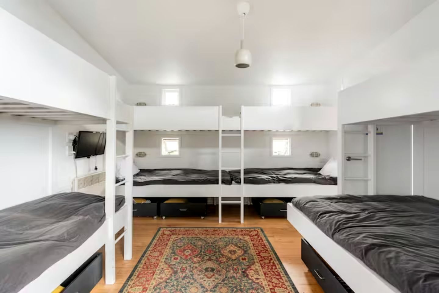 Wonderful Beach House with Fire Pit and Barbecue in Culburra Beach, New South Wales