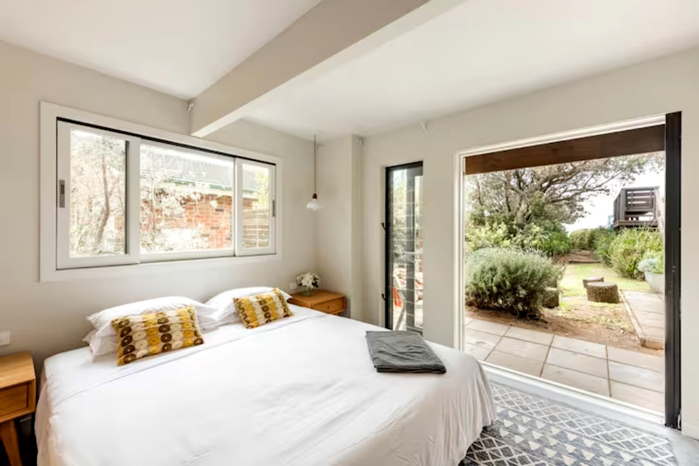 Wonderful Beach House with Fire Pit and Barbecue in Culburra Beach, New South Wales