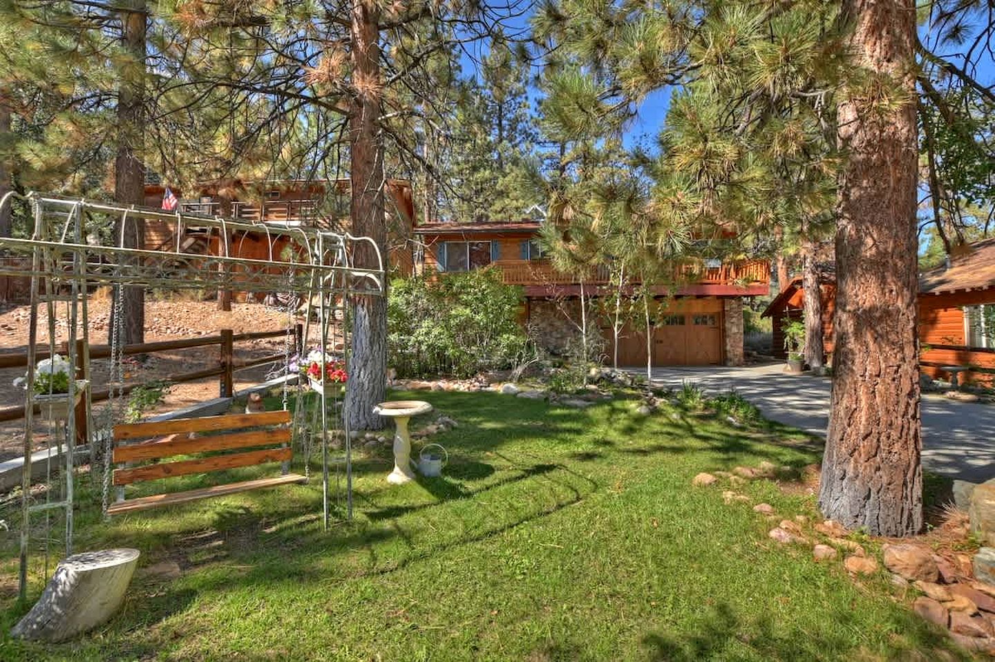 Wonderful Cabin with Amazing Outdoor Space Fantastic for Water Activities in Big Bear Lake, California