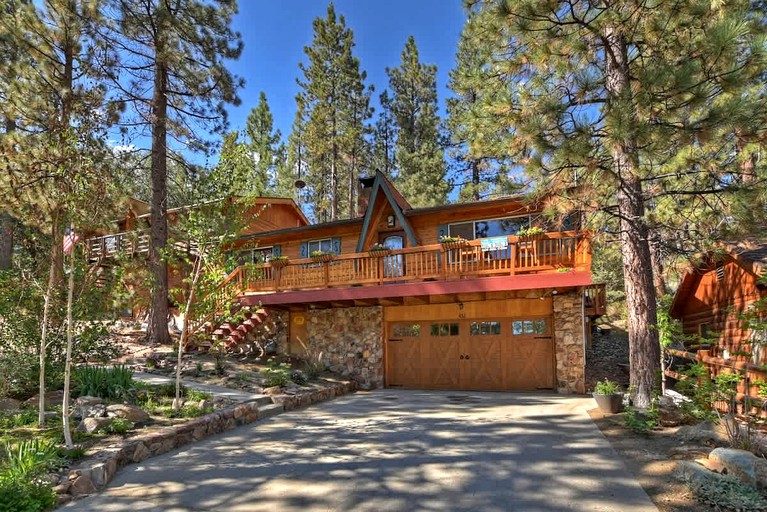Cabins (United States of America, Big Bear Lake, California)