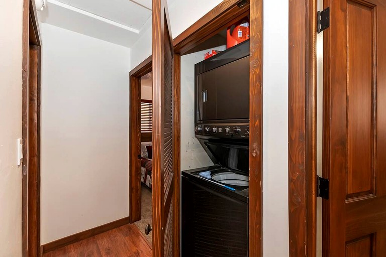 Cabins (United States of America, Big Bear Lake, California)