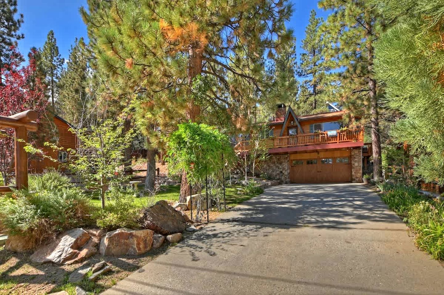 Wonderful Cabin with Amazing Outdoor Space Fantastic for Water Activities in Big Bear Lake, California