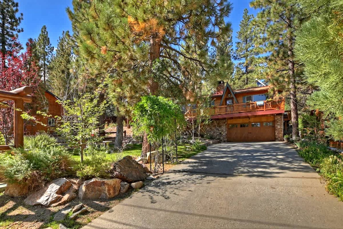 Wonderful Cabin with Amazing Outdoor Space Fantastic for Water Activities in Big Bear Lake, California