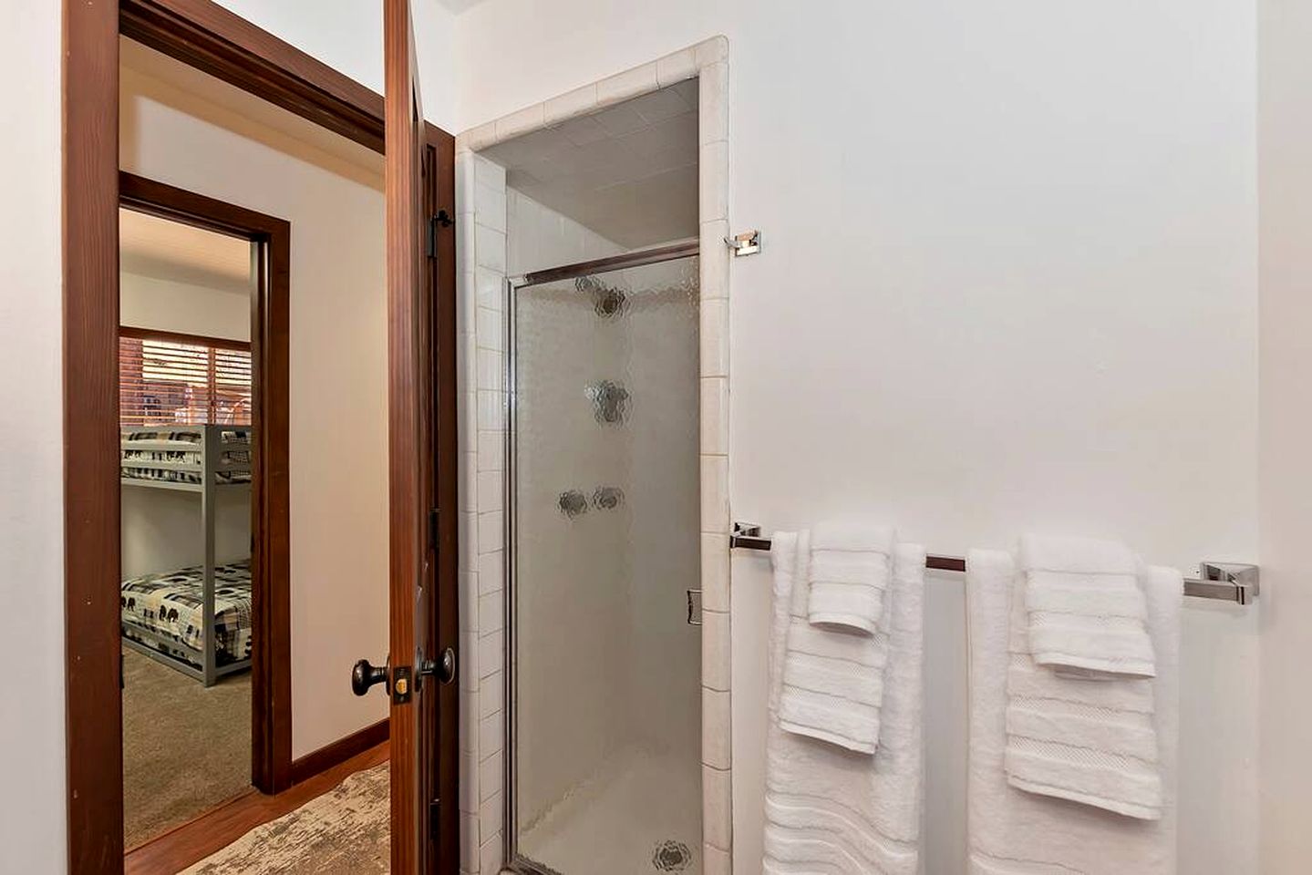 Wonderful Cabin with Amazing Outdoor Space Fantastic for Water Activities in Big Bear Lake, California