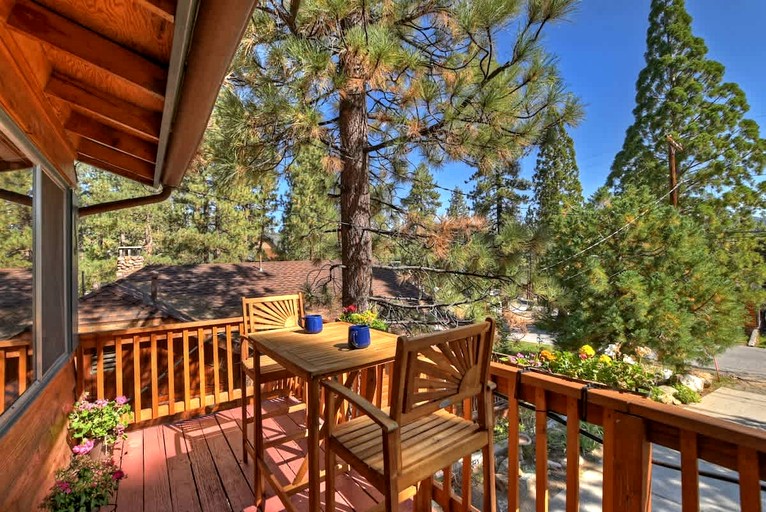 Cabins (United States of America, Big Bear Lake, California)