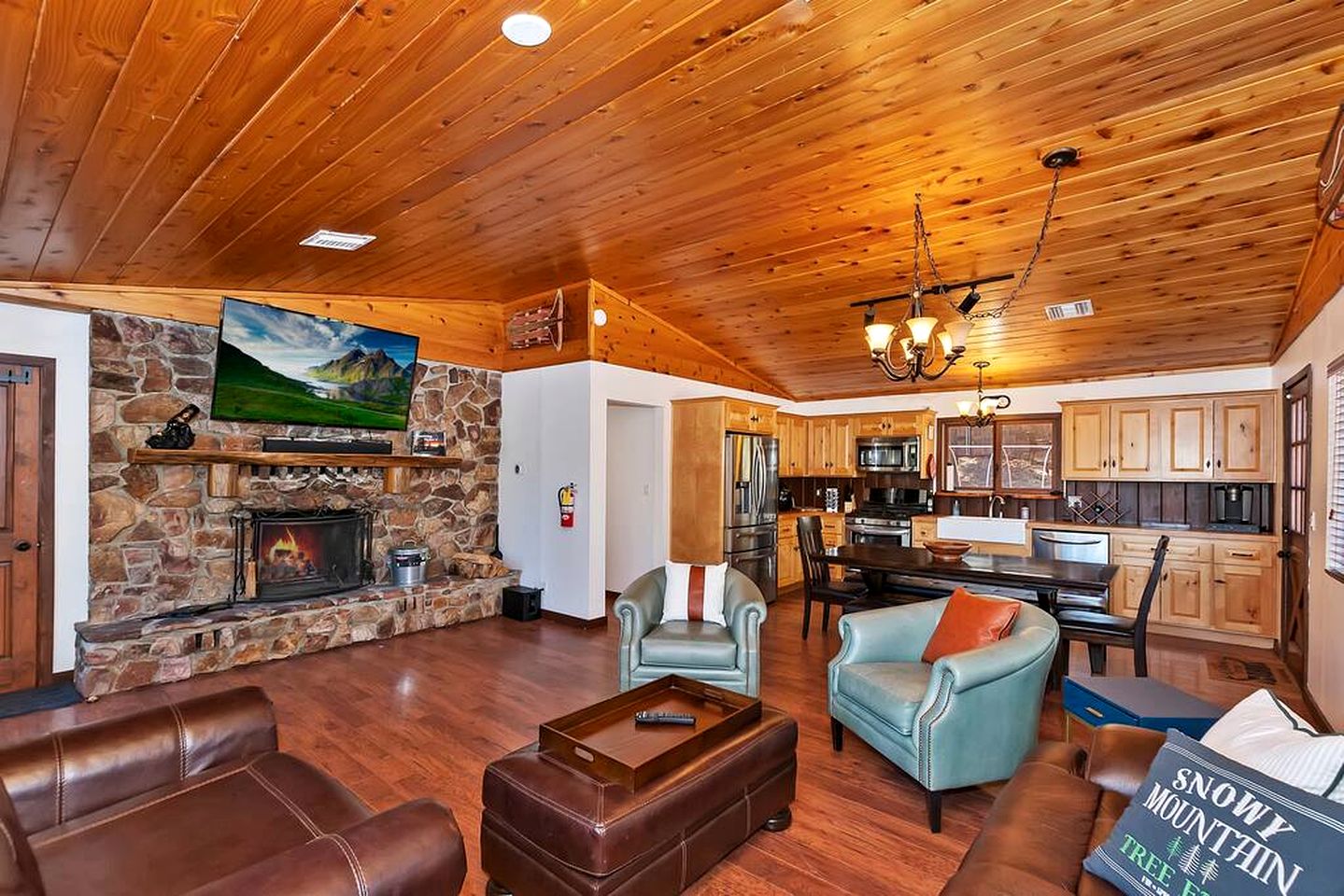 Wonderful Cabin with Amazing Outdoor Space Fantastic for Water Activities in Big Bear Lake, California