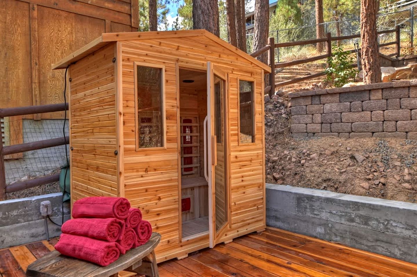 Wonderful Cabin with Amazing Outdoor Space Fantastic for Water Activities in Big Bear Lake, California