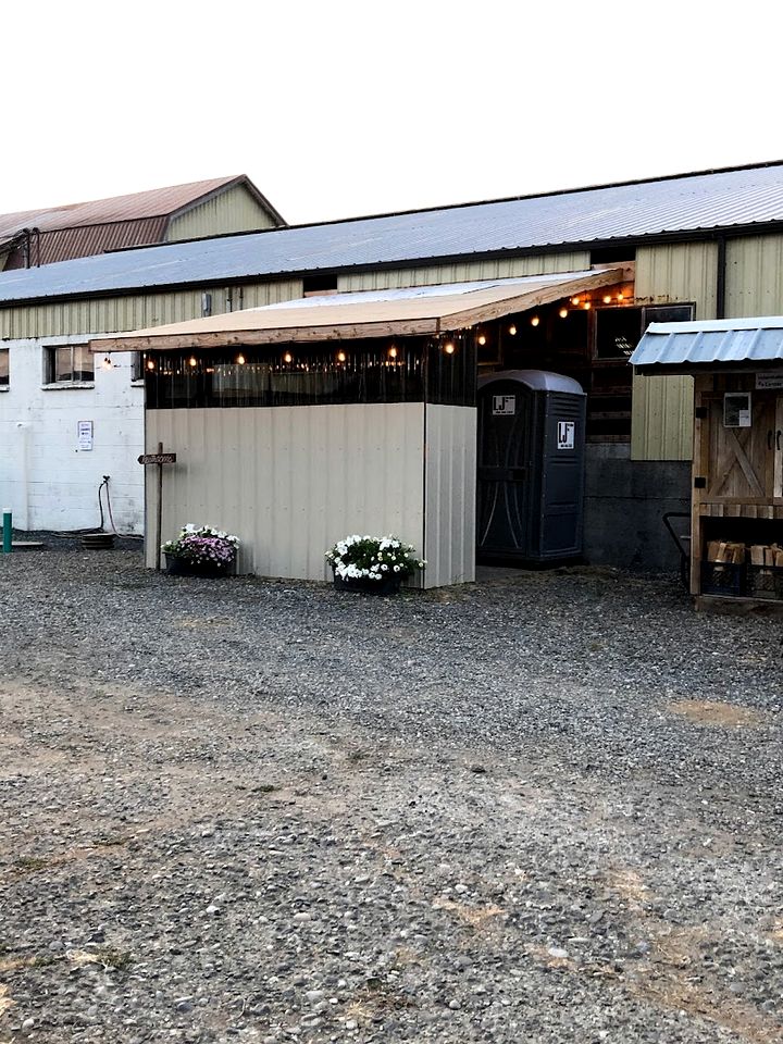 Wonderful Cabin with Fire Pit and Barbecue in Lynden, Washington