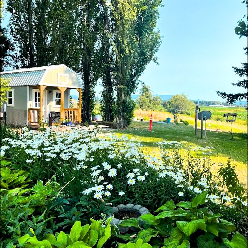 Wonderful Cabin with Fire Pit and Barbecue in Lynden, Washington
