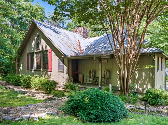 Wonderful Cabin with Fireplace in Mentone, Alabama