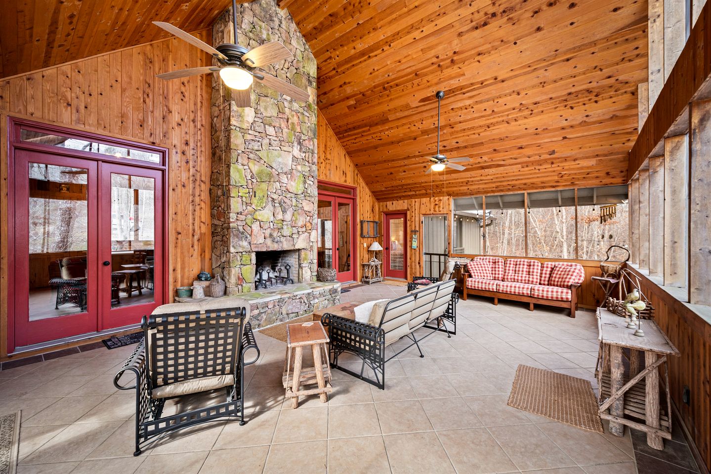 Wonderful Cabin with Fireplace in Mentone, Alabama