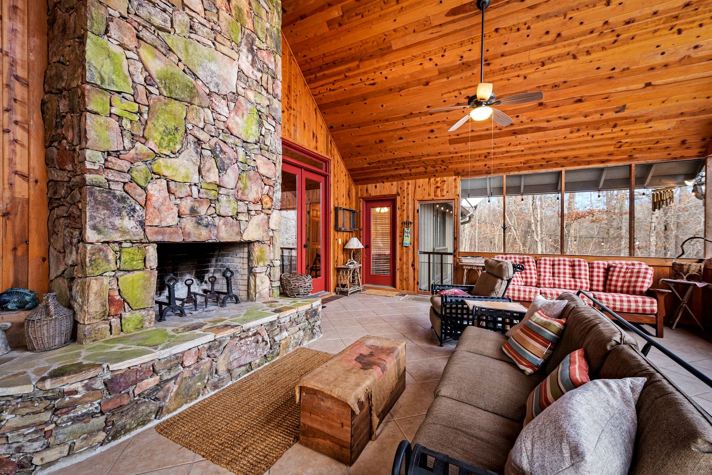 Wonderful Cabin with Fireplace in Mentone, Alabama