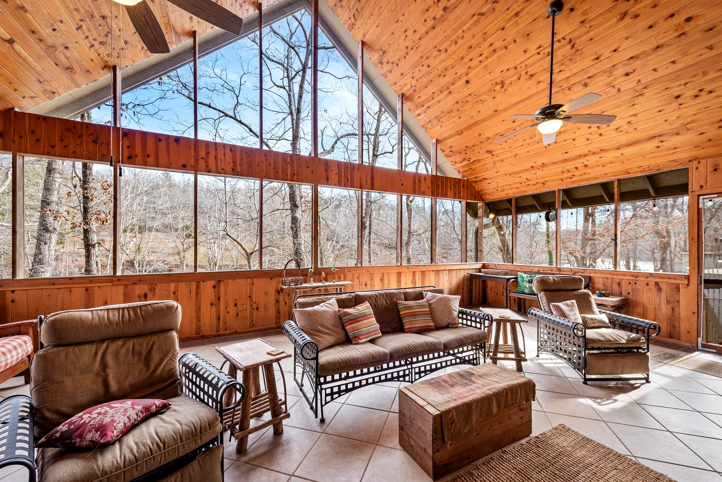 Wonderful Cabin with Fireplace in Mentone, Alabama