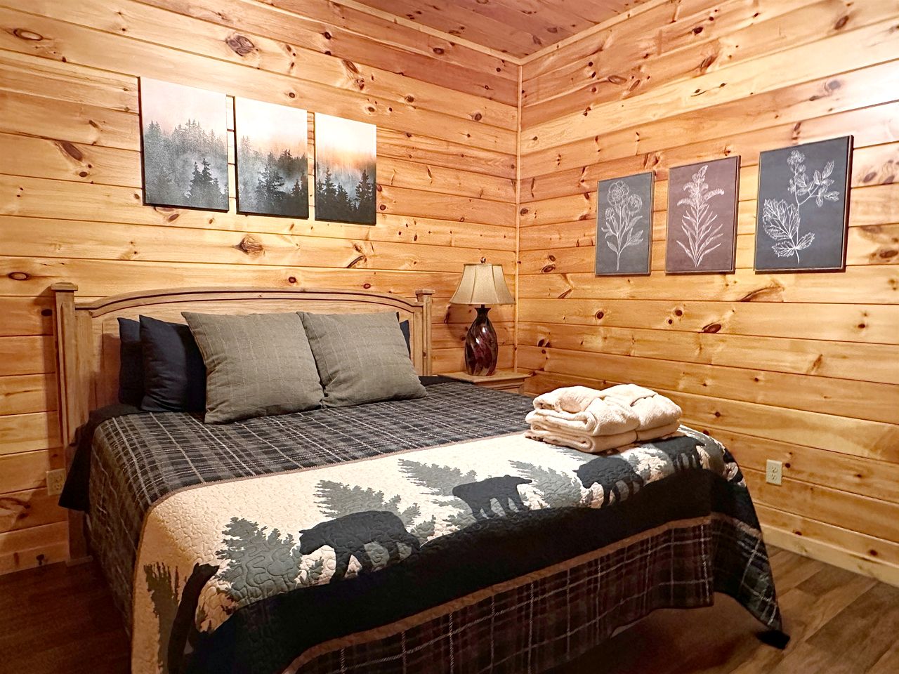 Wonderful Cabin with Jacuzzi, Game Room and Pool in Tennessee