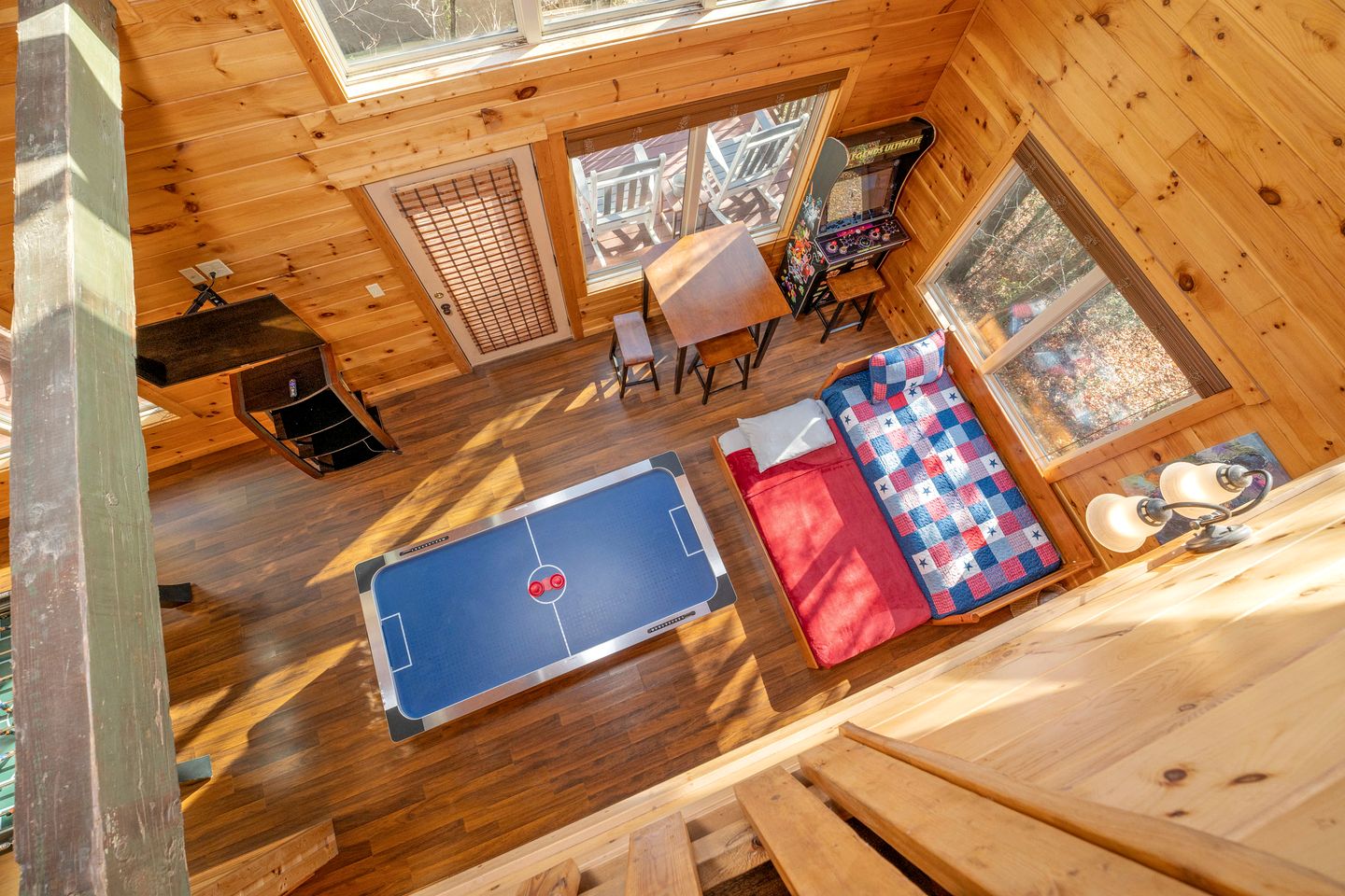 Wonderful Cabin with Jacuzzi, Game Room and Pool in Tennessee