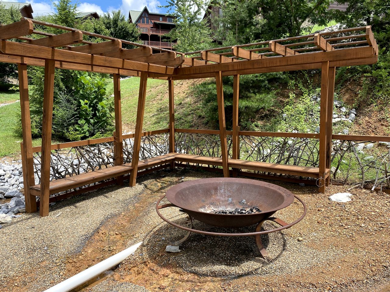 Wonderful Cabin with Jacuzzi, Game Room and Pool in Tennessee