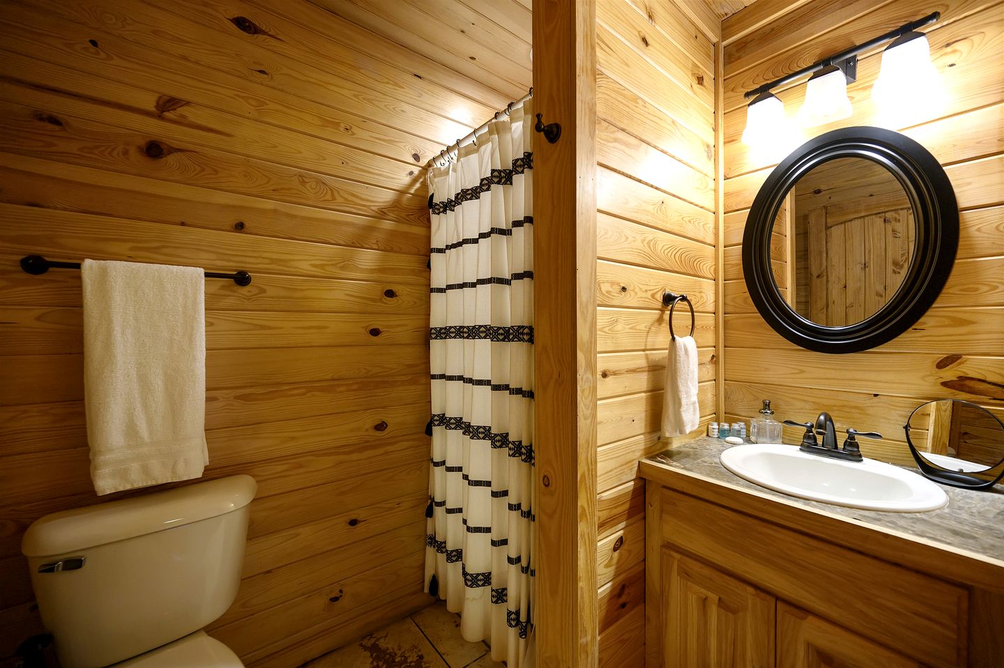 Wonderful Cabin Nestled in the Trees in Broken Bow, Oklahoma