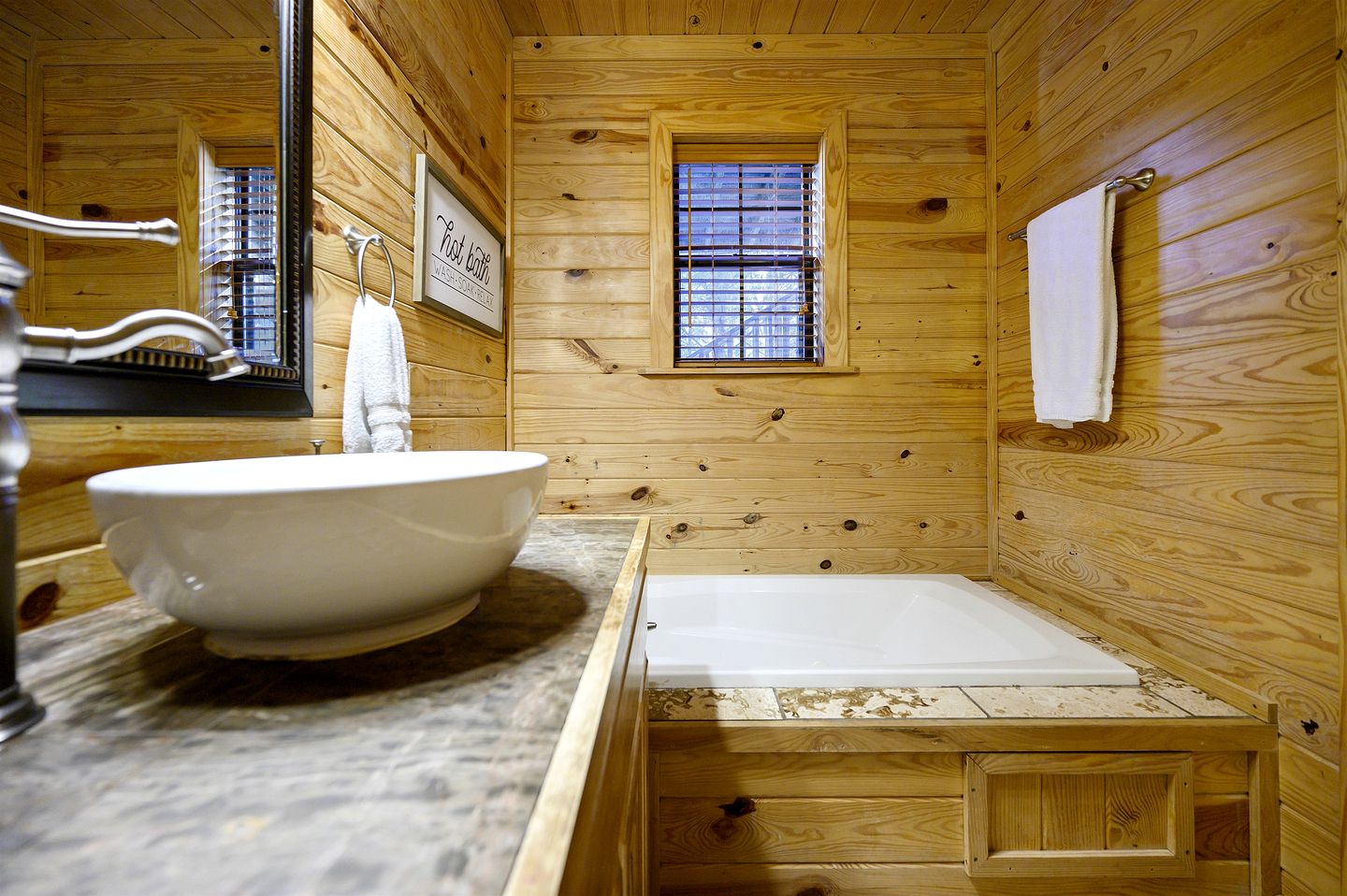 Wonderful Cabin Nestled in the Trees in Broken Bow, Oklahoma