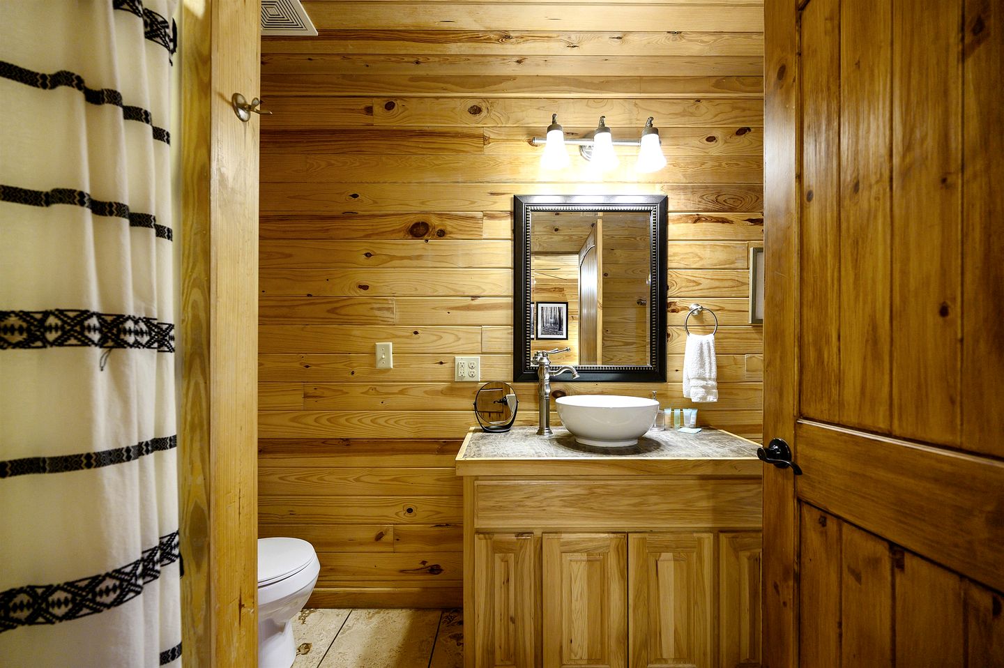 Wonderful Cabin Nestled in the Trees in Broken Bow, Oklahoma