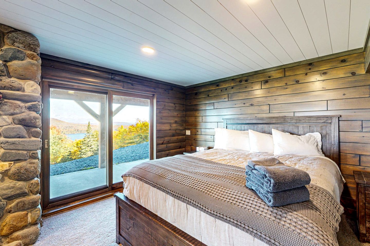 Wonderful Cabin with Ping Pong Table and Lave Views in Maine