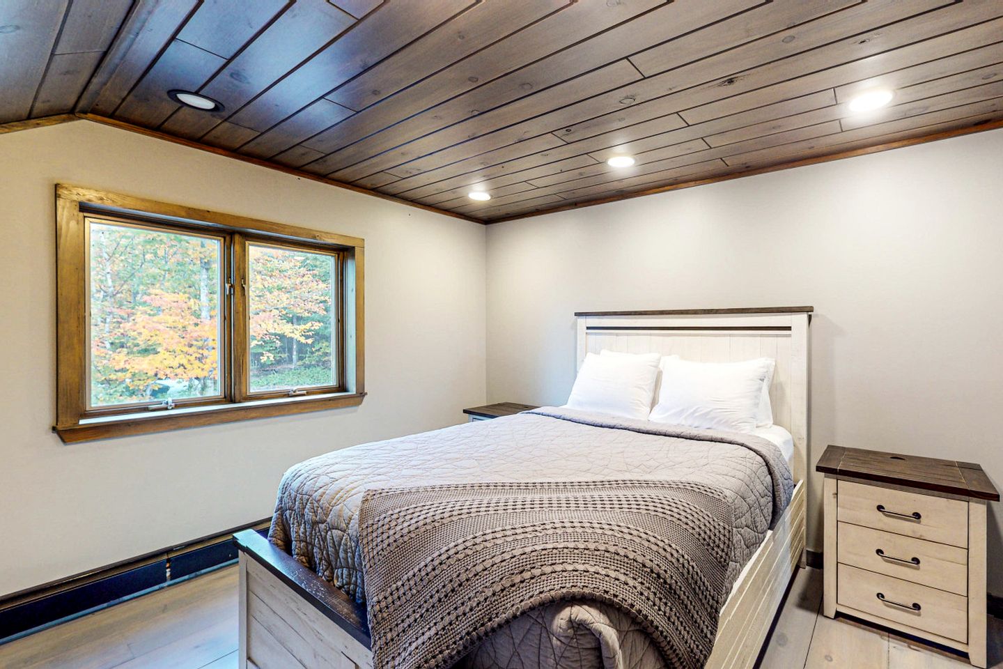 Wonderful Cabin with Ping Pong Table and Lave Views in Maine