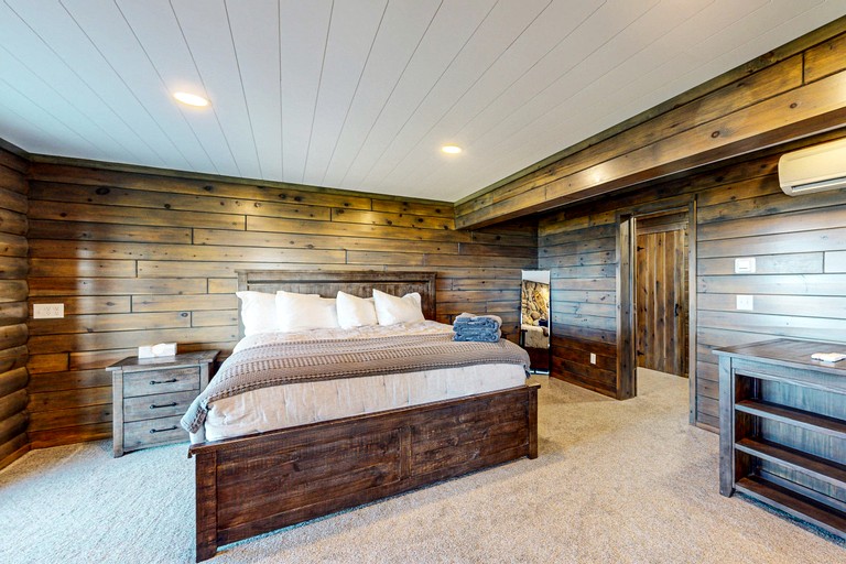 Cabins (United States of America, Greenville, Maine)