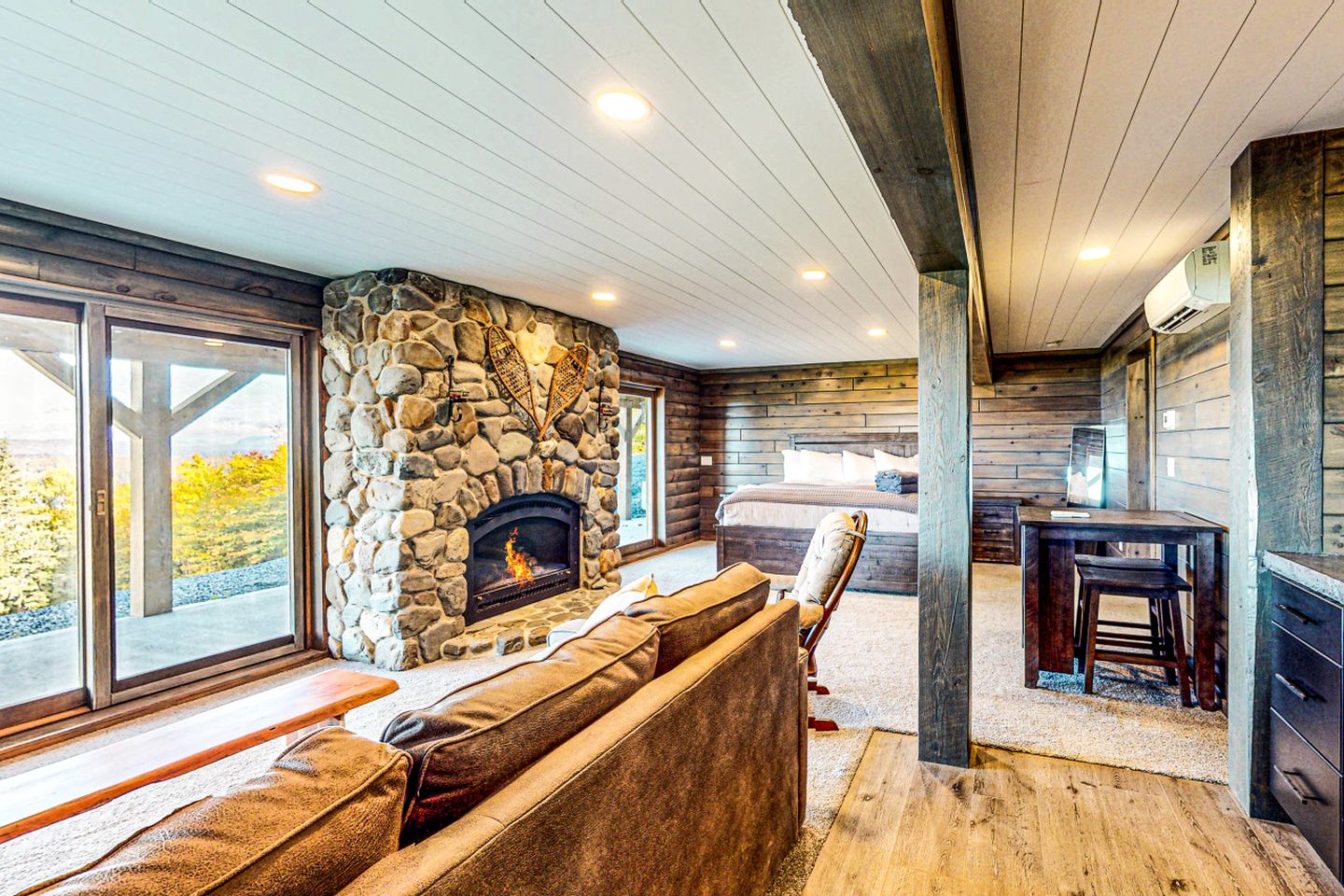 Wonderful Cabin with Ping Pong Table and Lave Views in Maine