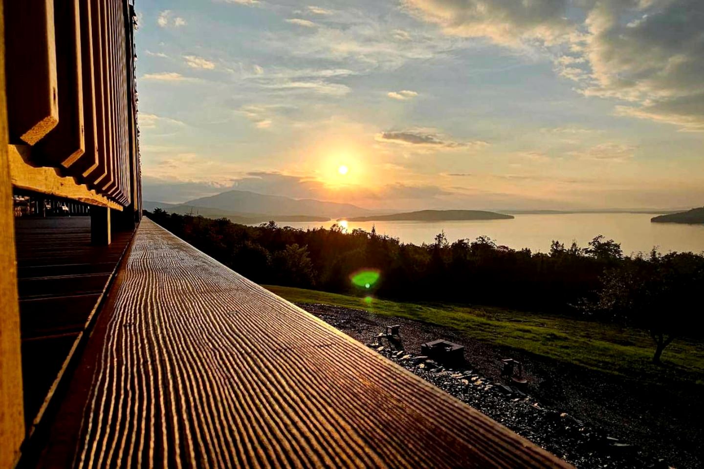Wonderful Cabin with Ping Pong Table and Lave Views in Maine
