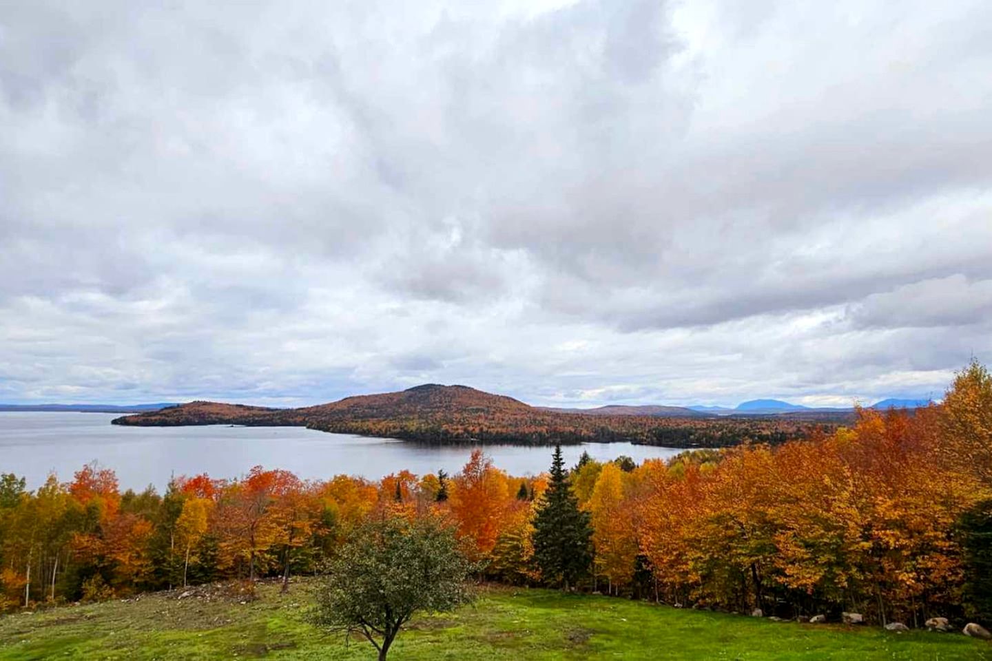 Wonderful Cabin with Ping Pong Table and Lave Views in Maine