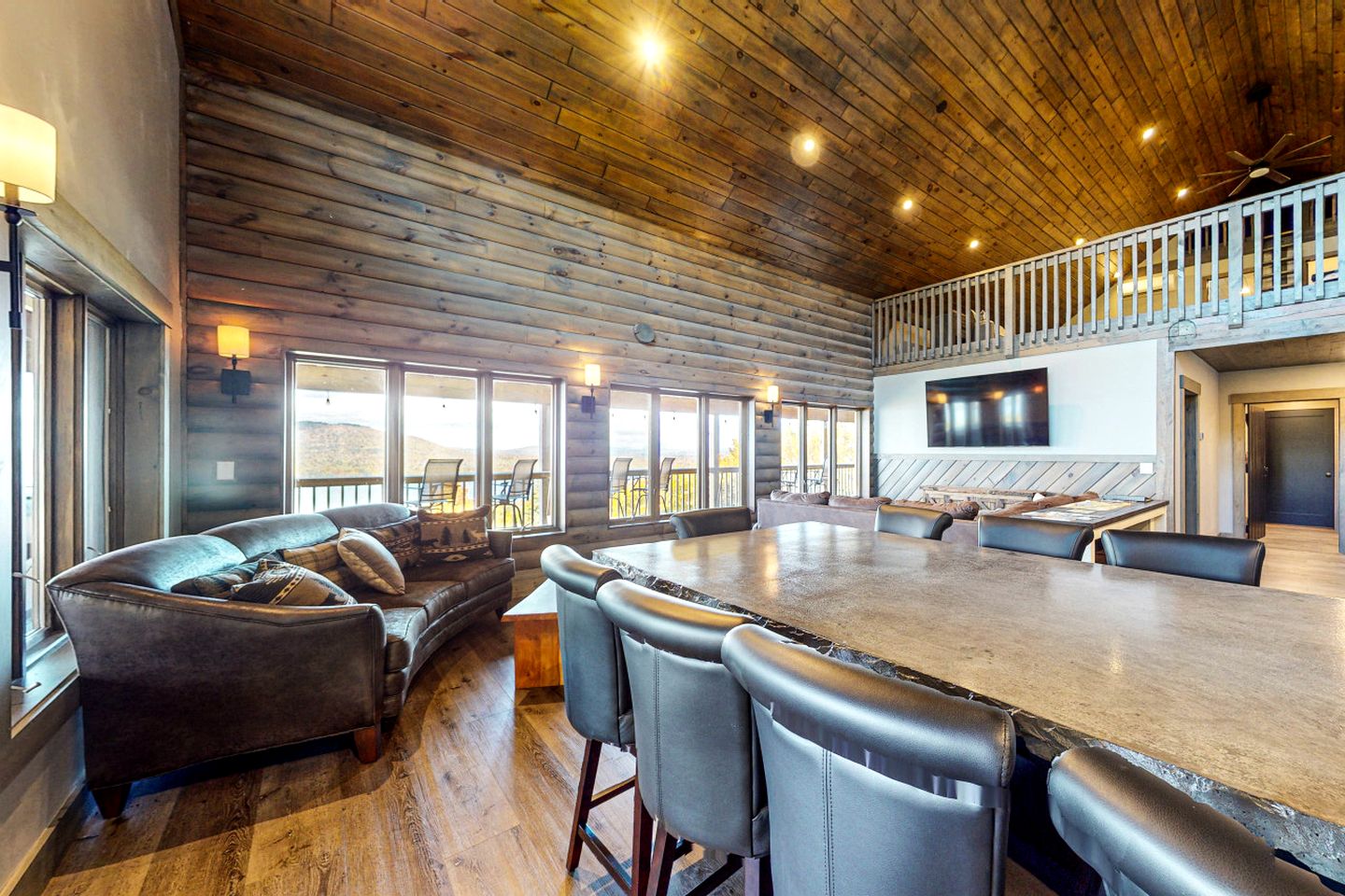 Wonderful Cabin with Ping Pong Table and Lave Views in Maine