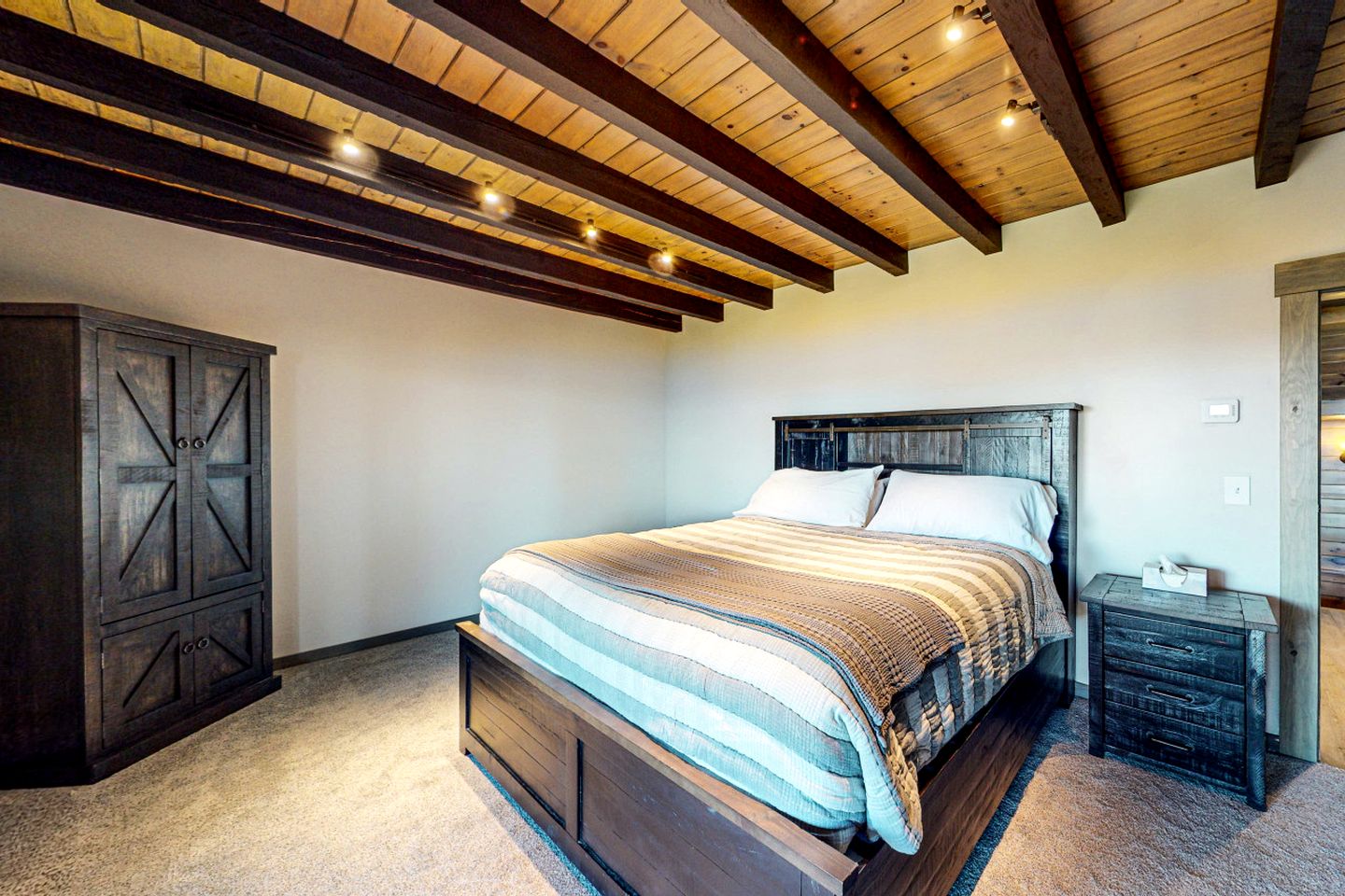 Wonderful Cabin with Ping Pong Table and Lave Views in Maine