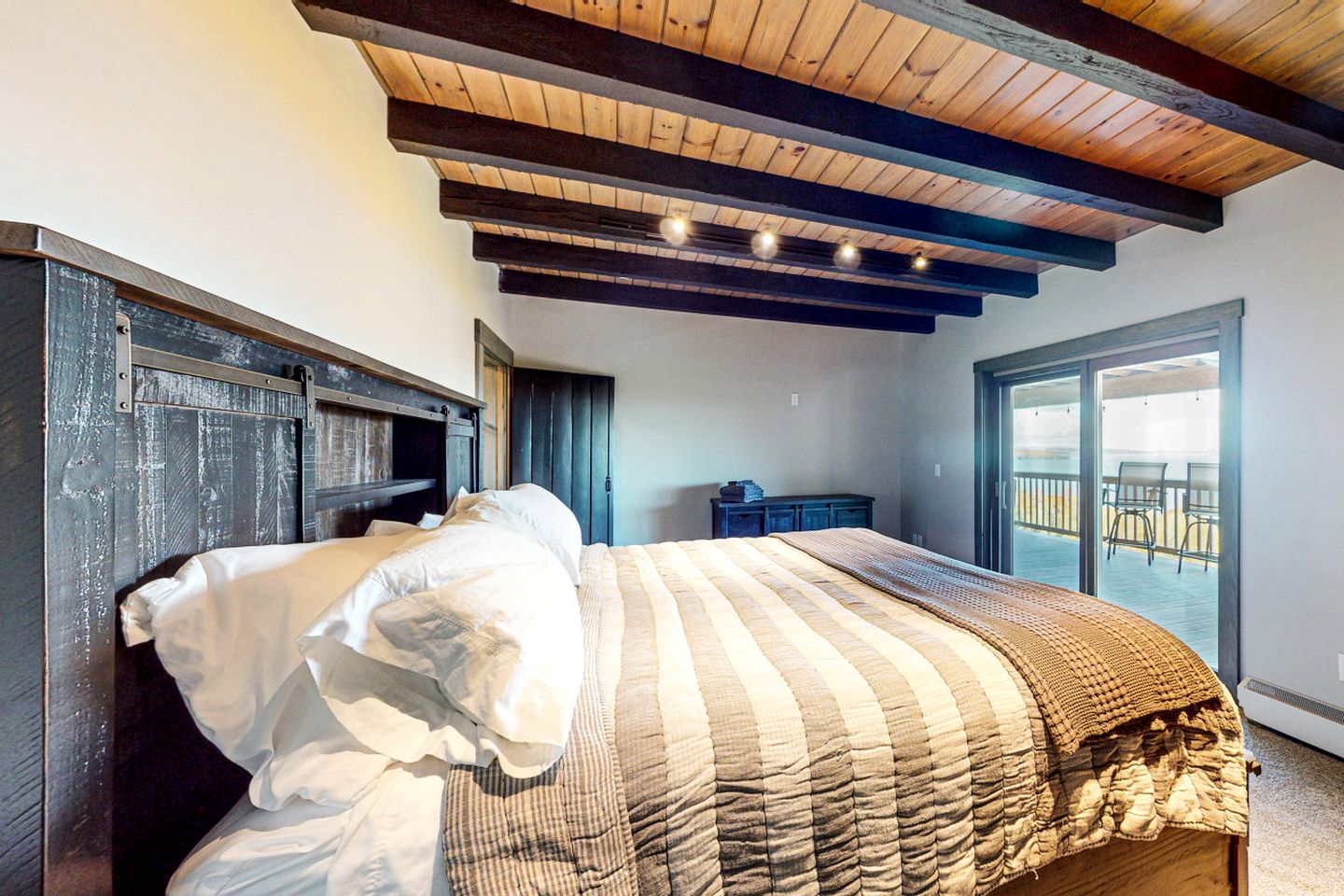 Wonderful Cabin with Ping Pong Table and Lave Views in Maine