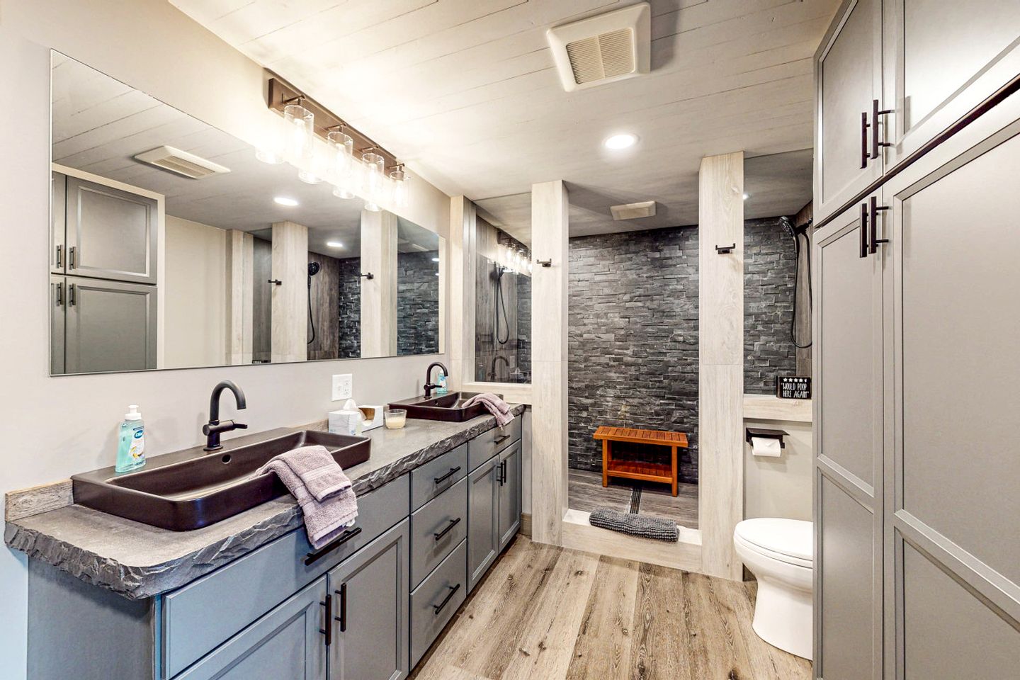 Wonderful Cabin with Ping Pong Table and Lave Views in Maine