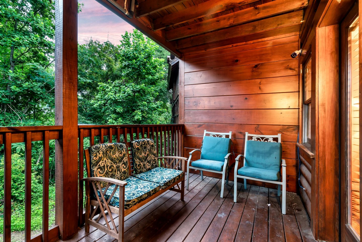 Wonderful Cabin with Spa and Equipped Deck in Tennessee
