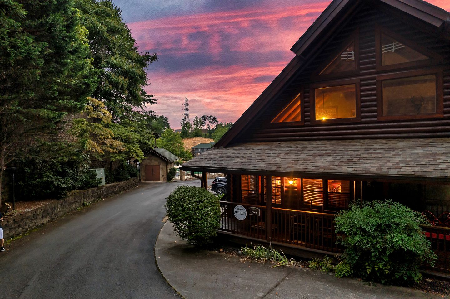 Wonderful Cabin with Spa and Equipped Deck in Tennessee