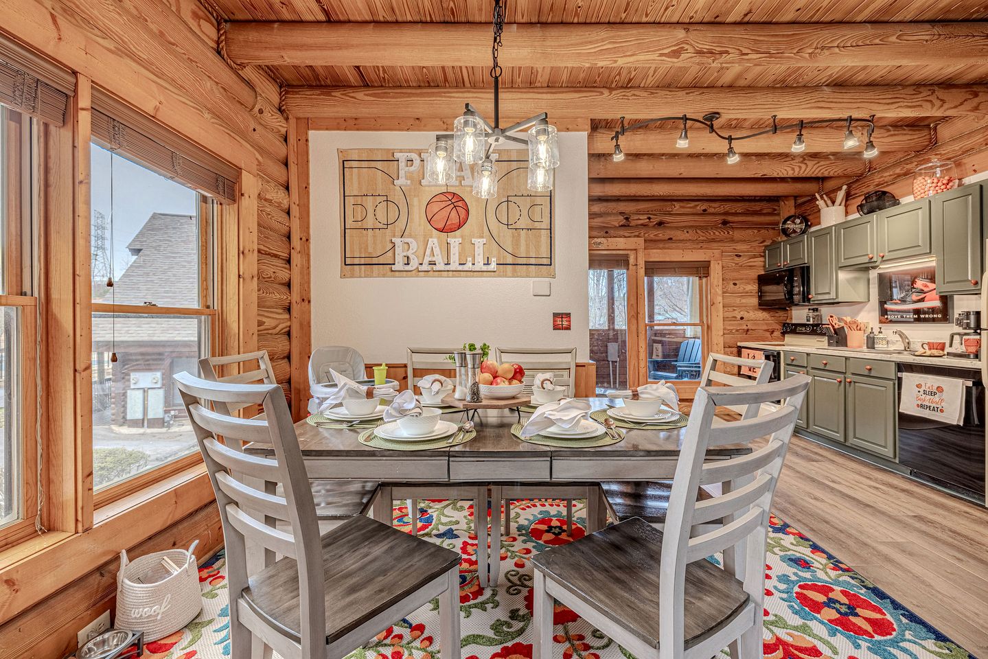 Wonderful Cabin with Spa and Equipped Deck in Tennessee