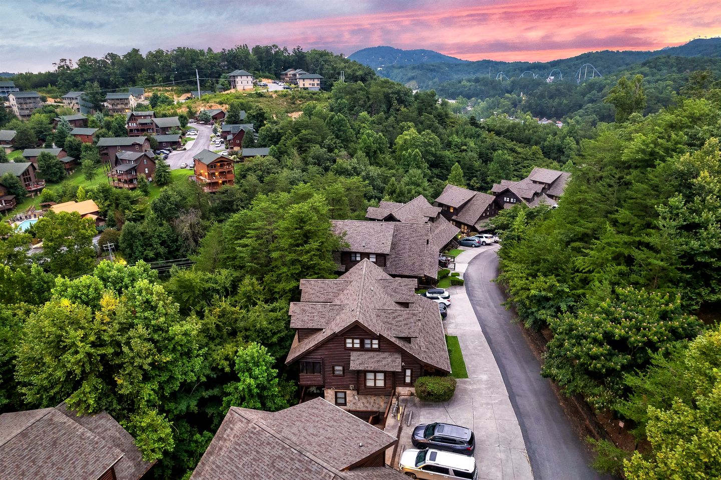 Wonderful Cabin with Spa and Equipped Deck in Tennessee