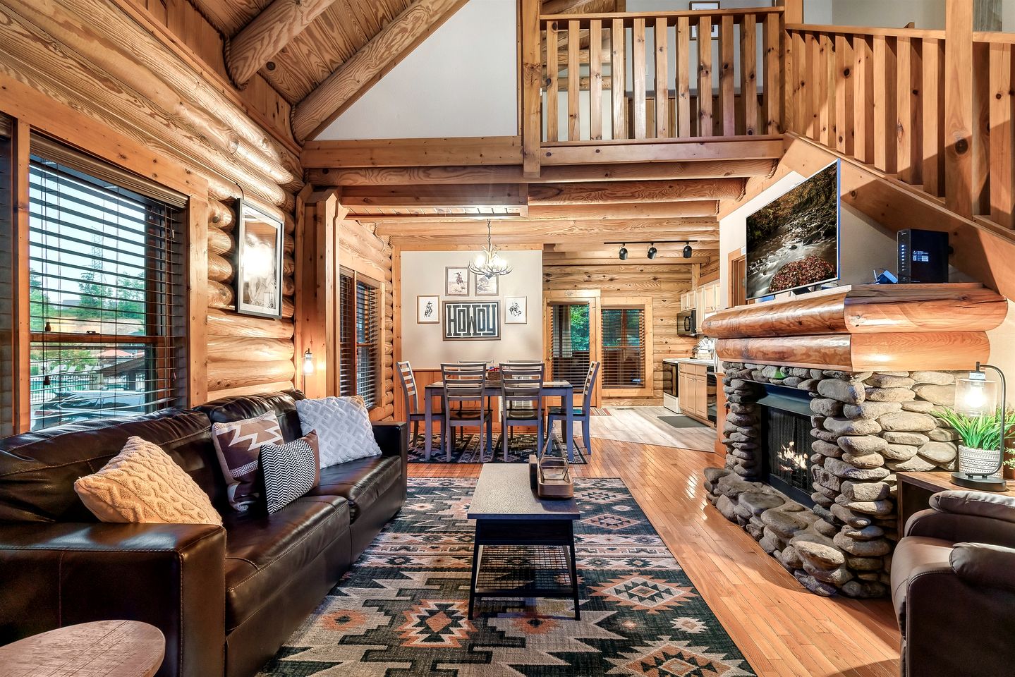Wonderful Cabin with Spa and Equipped Deck in Tennessee