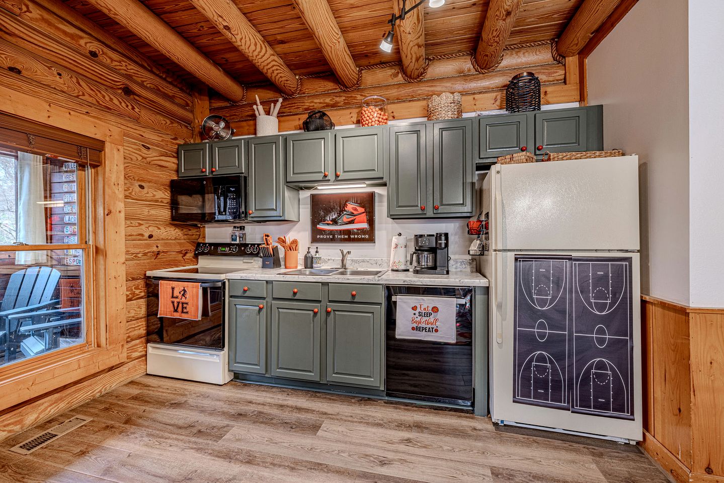 Wonderful Cabin with Spa and Equipped Deck in Tennessee