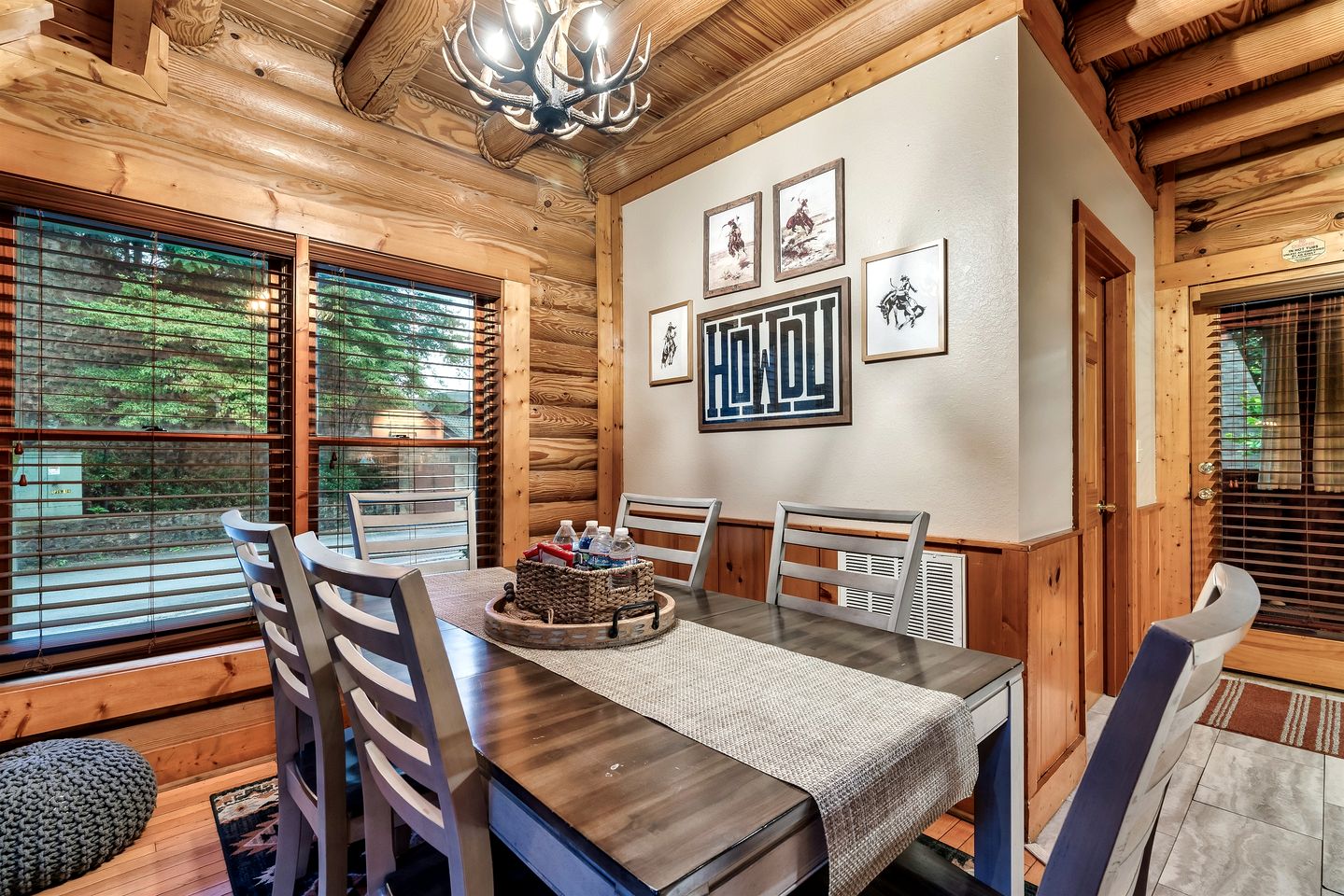 Wonderful Cabin with Spa and Equipped Deck in Tennessee