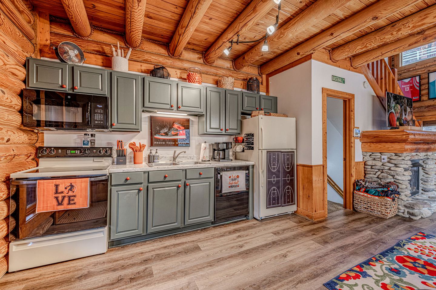Wonderful Cabin with Spa and Equipped Deck in Tennessee