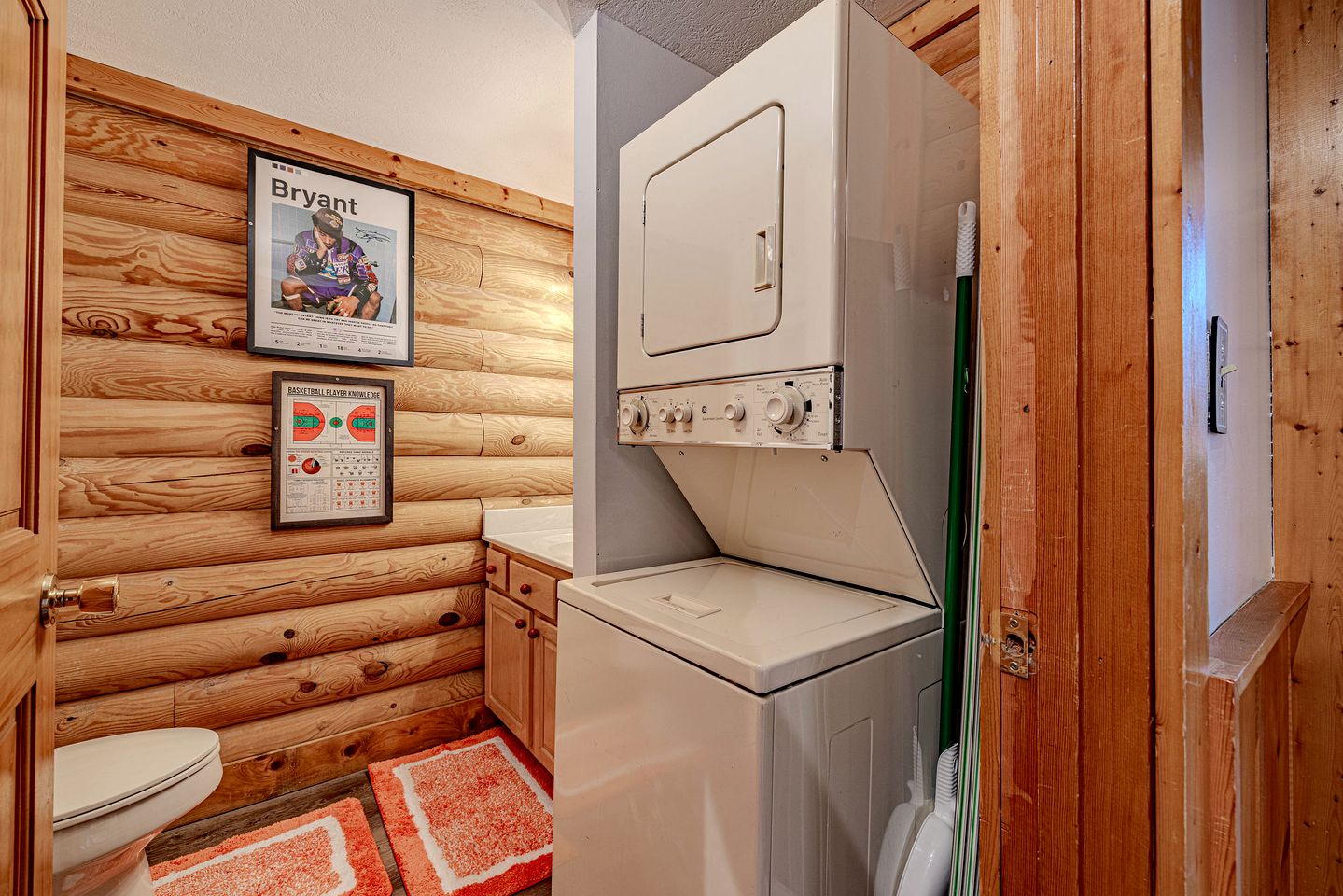 Wonderful Cabin with Spa and Equipped Deck in Tennessee