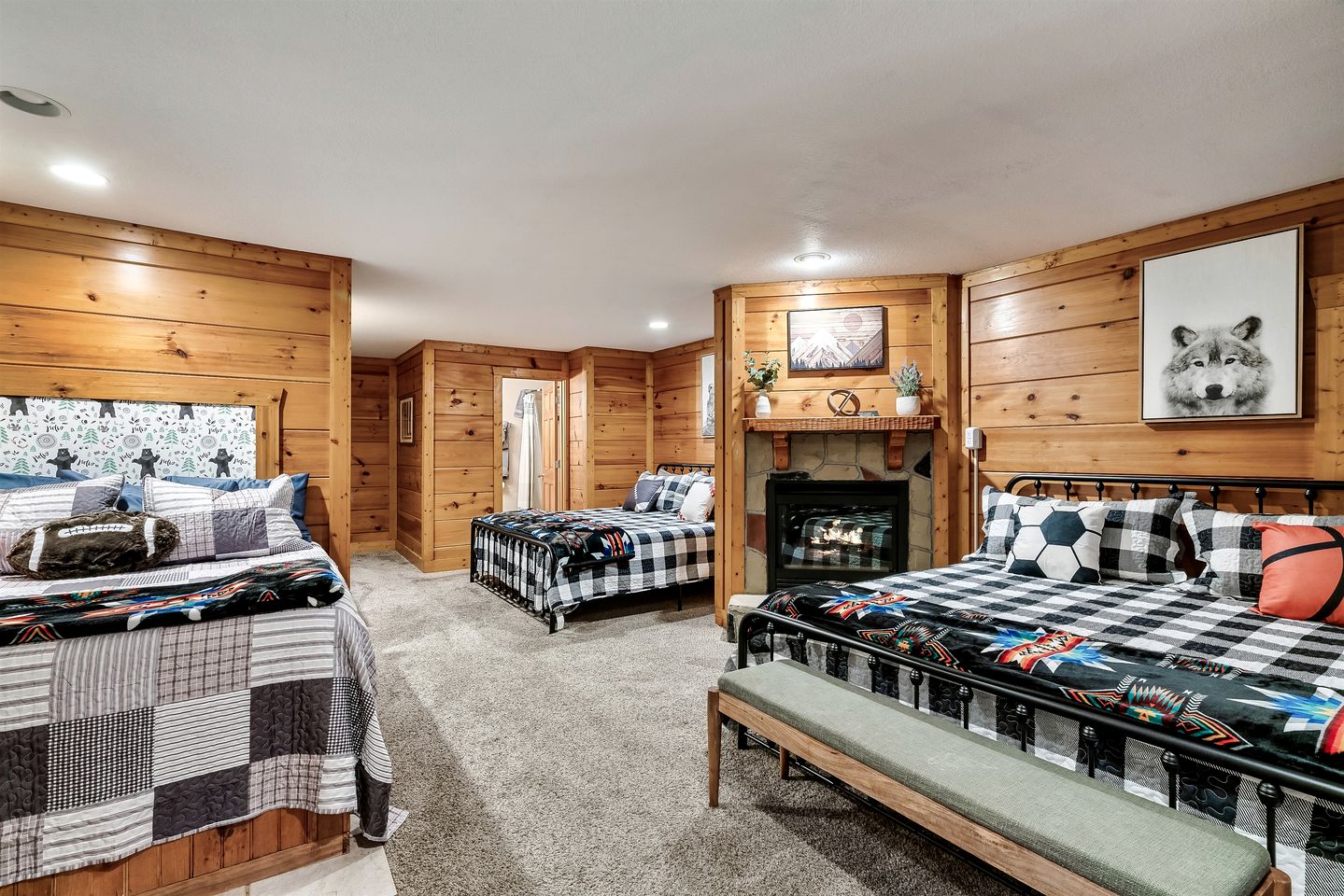 Wonderful Cabin with Spa and Equipped Deck in Tennessee